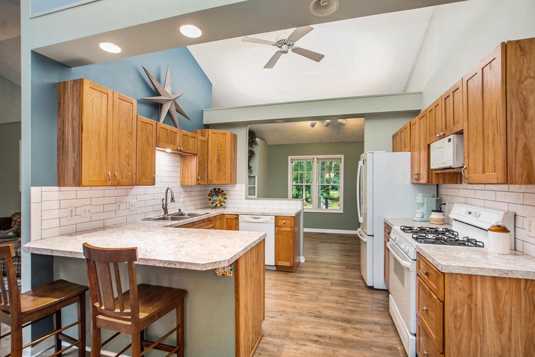 Grand Haven, Michigan, 49417, United States, 5 Bedrooms Bedrooms, ,5 BathroomsBathrooms,Residential,For Sale,1940332
