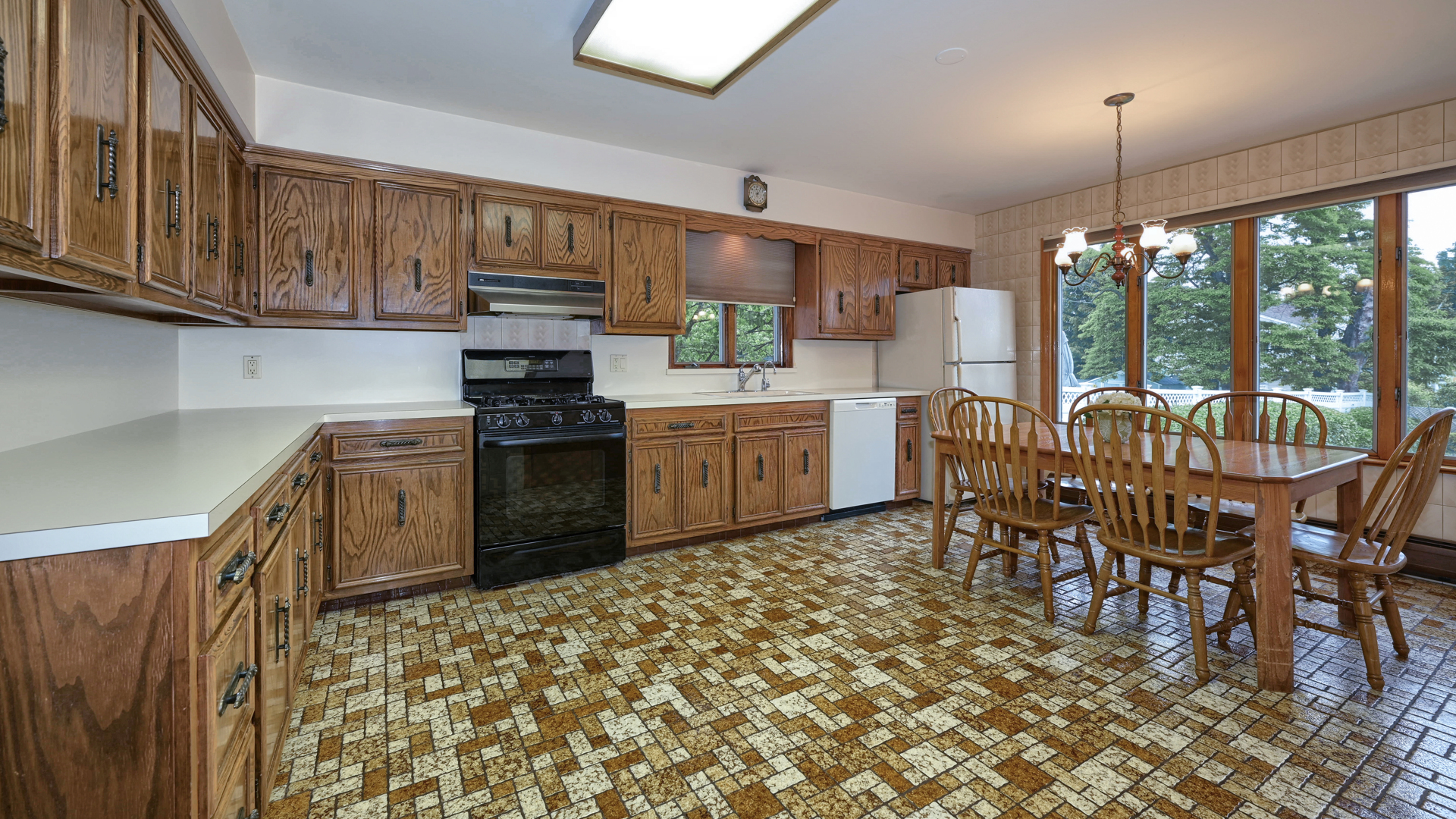 Nutley, New Jersey, 07110, United States, 4 Bedrooms Bedrooms, ,3 BathroomsBathrooms,Residential,For Sale,1974859