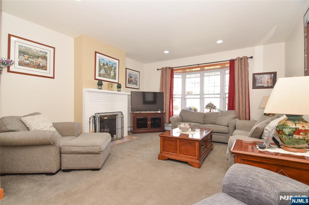 Kearny, New Jersey, 07032, United States, 4 Bedrooms Bedrooms, ,2 BathroomsBathrooms,Residential,For Sale,1980057