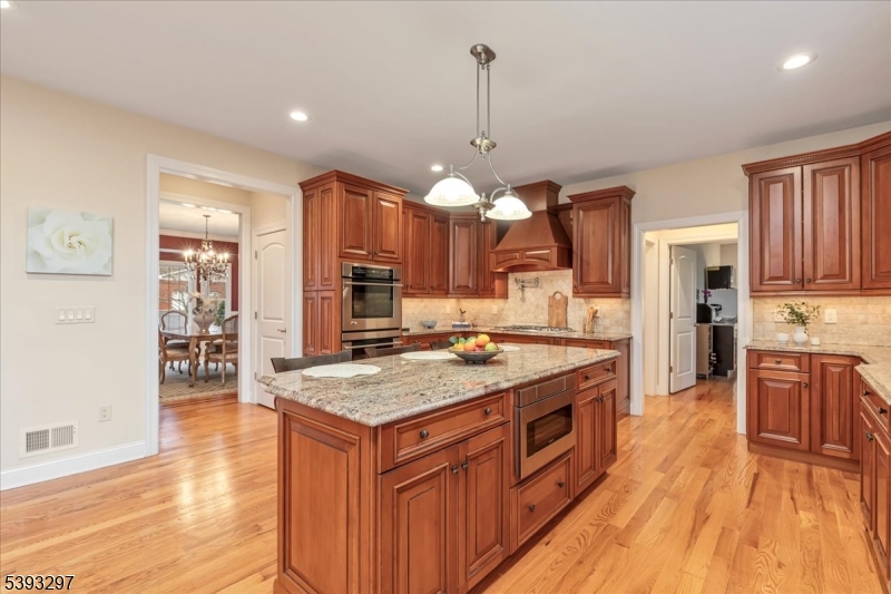 Edison Twp., New Jersey, 08820, United States, 5 Bedrooms Bedrooms, ,4 BathroomsBathrooms,Residential,For Sale,1989591