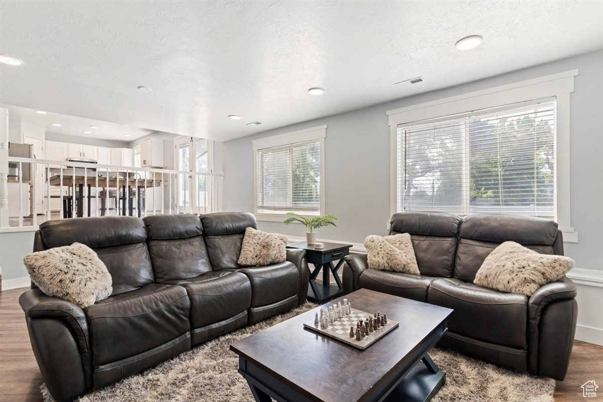 Kaysville, Utah, 84037, United States, 4 Bedrooms Bedrooms, ,3 BathroomsBathrooms,Residential,For Sale,1941718