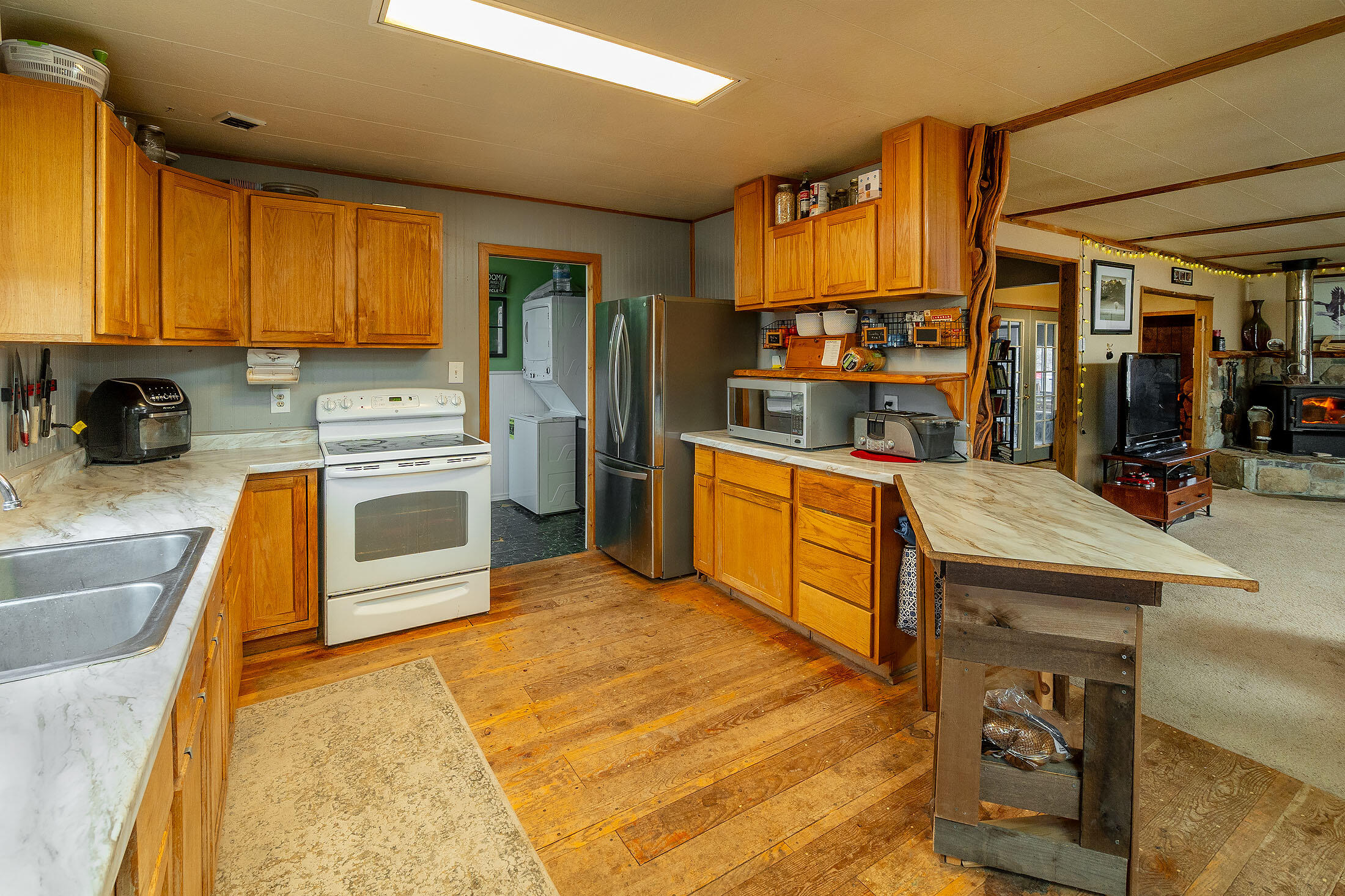 Redmond, Oregon, 97756, United States, 3 Bedrooms Bedrooms, ,2 BathroomsBathrooms,Residential,For Sale,1735905