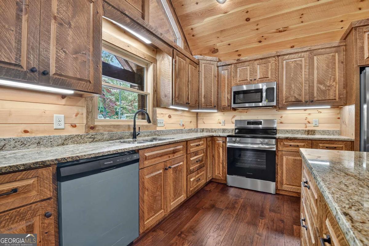 Mineral Bluff, Georgia, 30559, United States, 4 Bedrooms Bedrooms, ,3 BathroomsBathrooms,Residential,For Sale,1953932