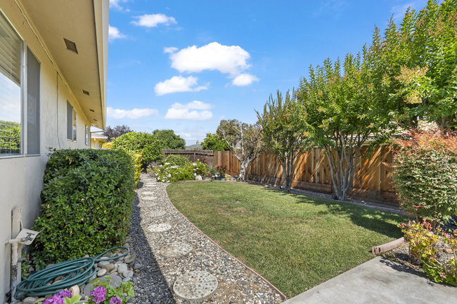 Hollister, California, 95023, United States, 3 Bedrooms Bedrooms, ,2 BathroomsBathrooms,Residential,For Sale,1942638