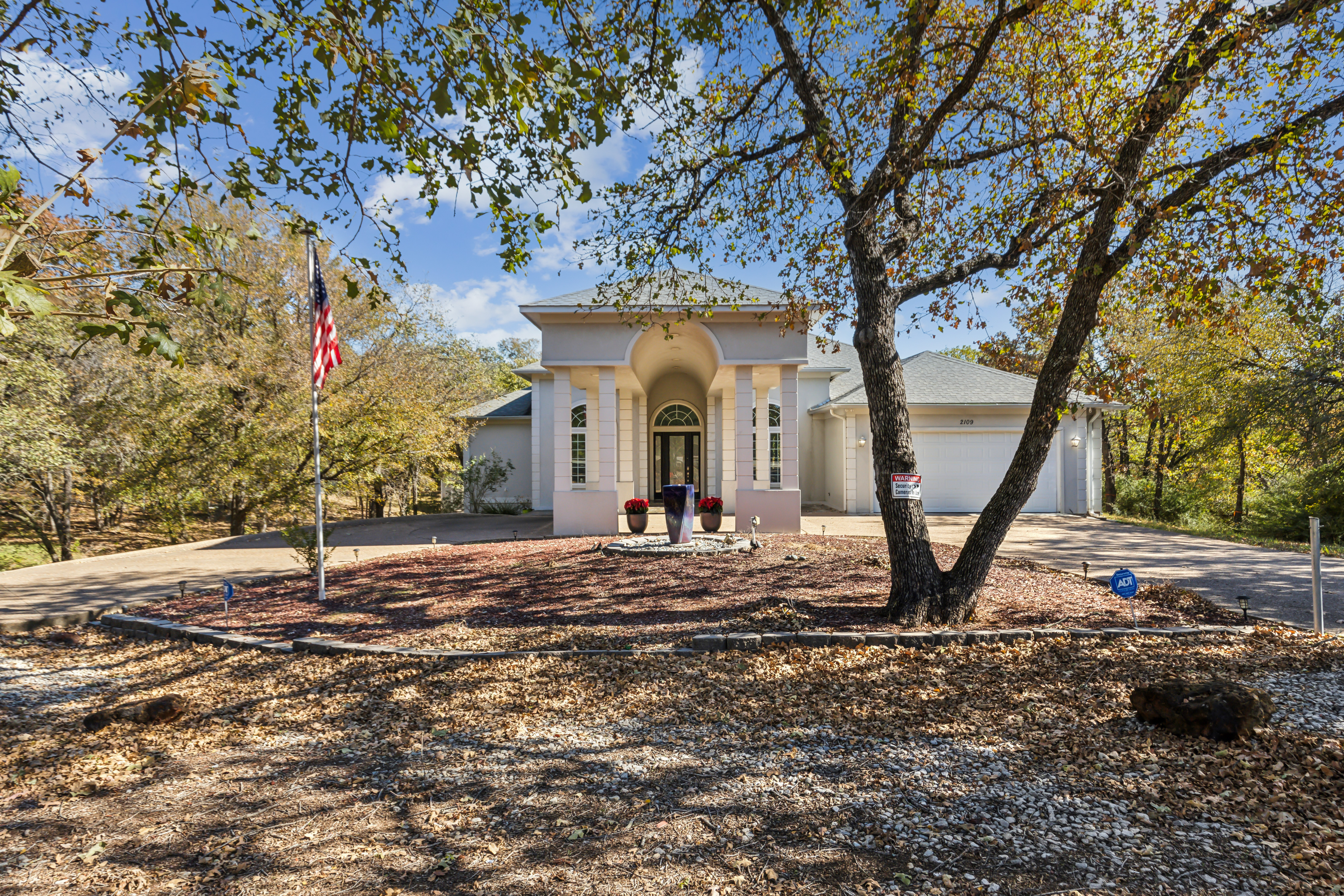  Fort Worth Home with an Expansive Indoor Pool & Entertainment Level - 物件實景