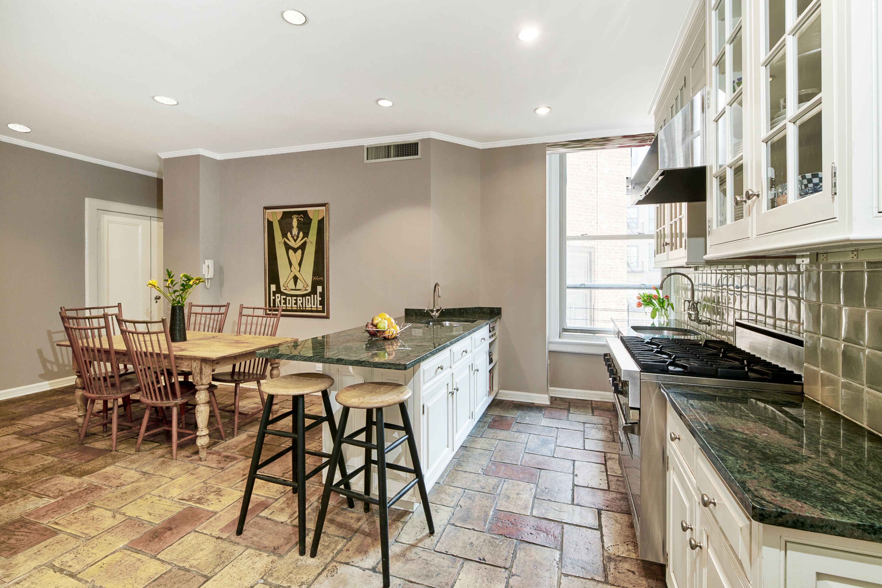  Fabulous Prewar Classic 9-Room Home - 物件實景