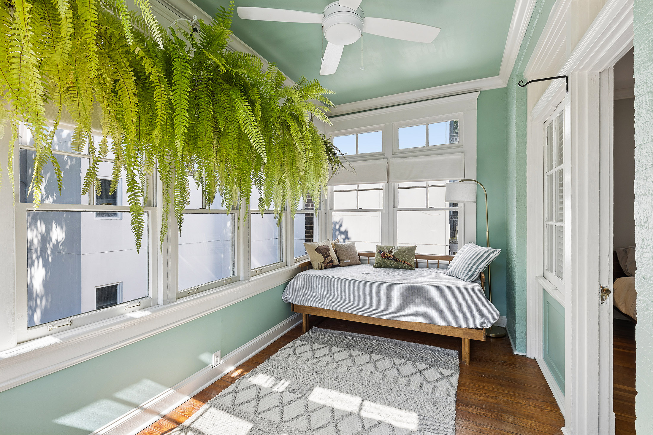  Top-Floor, End-Unit Condo in Historic Midtown Building - 物件實景