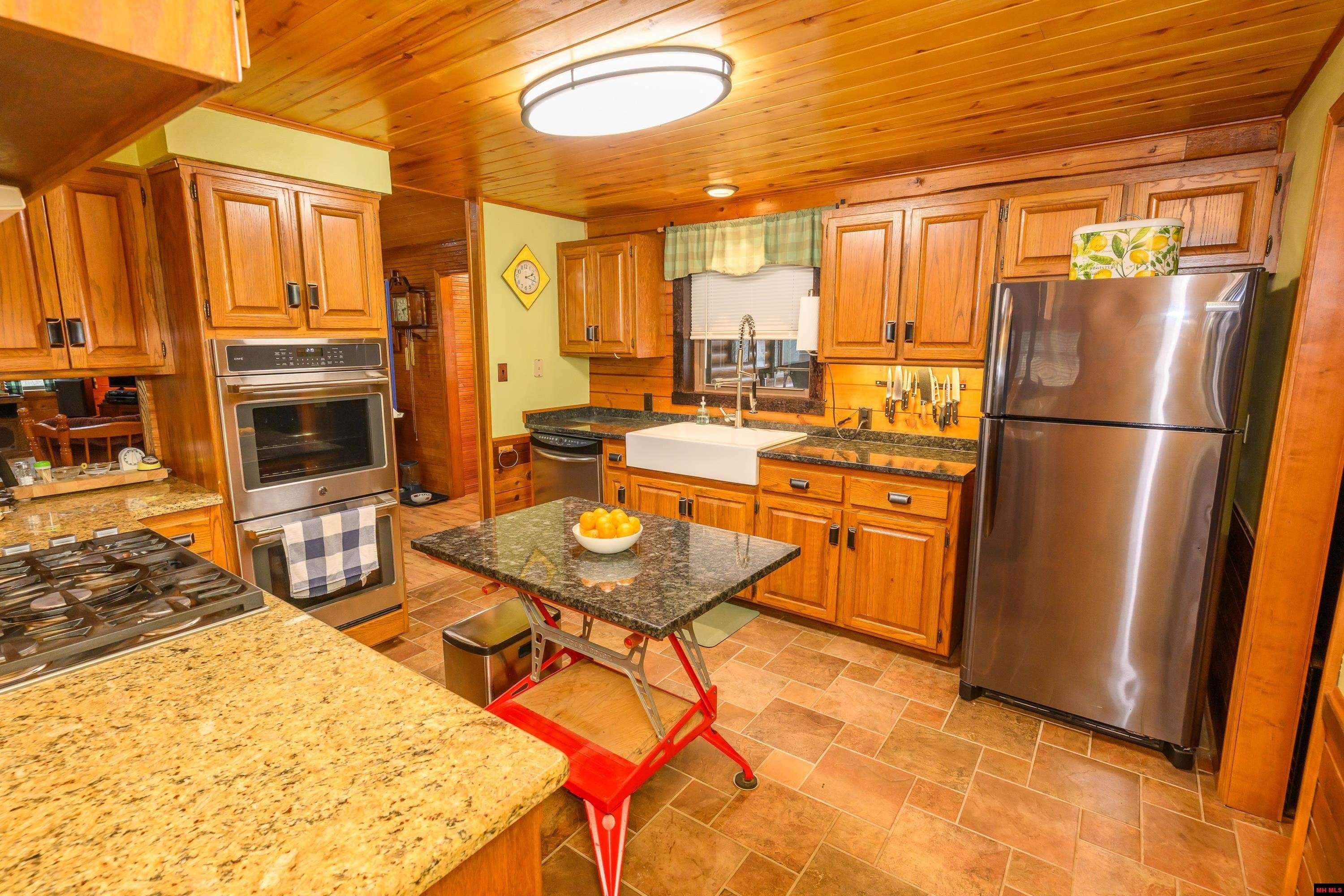 Mountain Home, Arkansas, 72653, United States, 2 Bedrooms Bedrooms, ,3 BathroomsBathrooms,Residential,For Sale,2009104