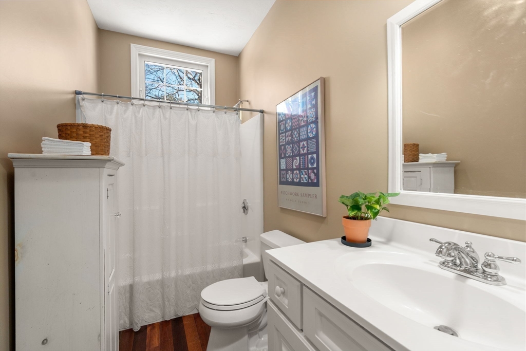 Uxbridge, Massachusetts, 01569, United States, 2 Bedrooms Bedrooms, ,2 BathroomsBathrooms,Residential,For Sale,2006333