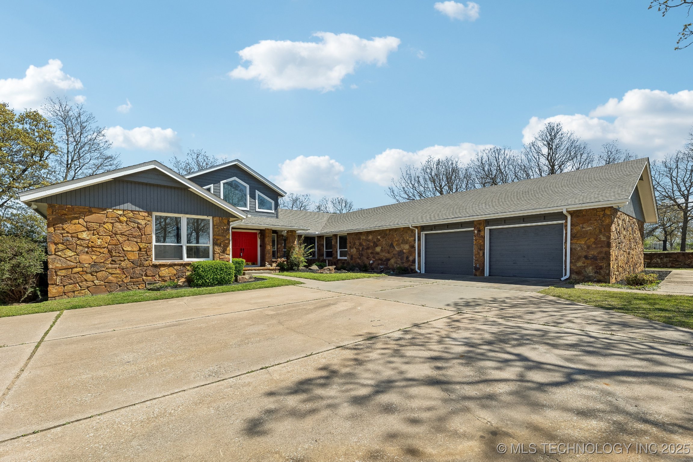 Sand Springs, Oklahoma, 74063, United States, 3 Bedrooms Bedrooms, ,3 BathroomsBathrooms,Residential,For Sale,1901465