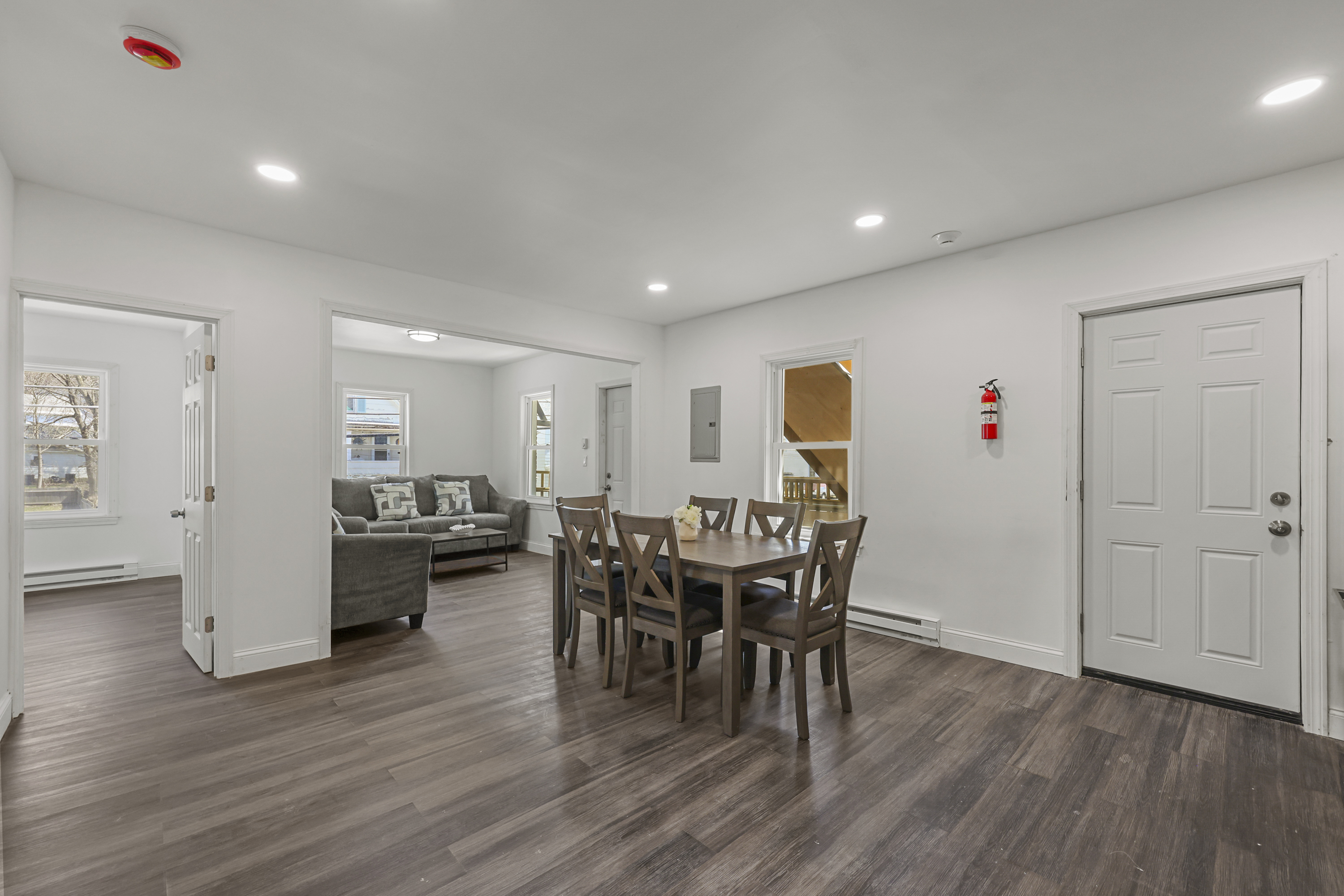  Turnkey & Valuable Investment Opportunity  Two Buildings, Nine Units - 物件實景