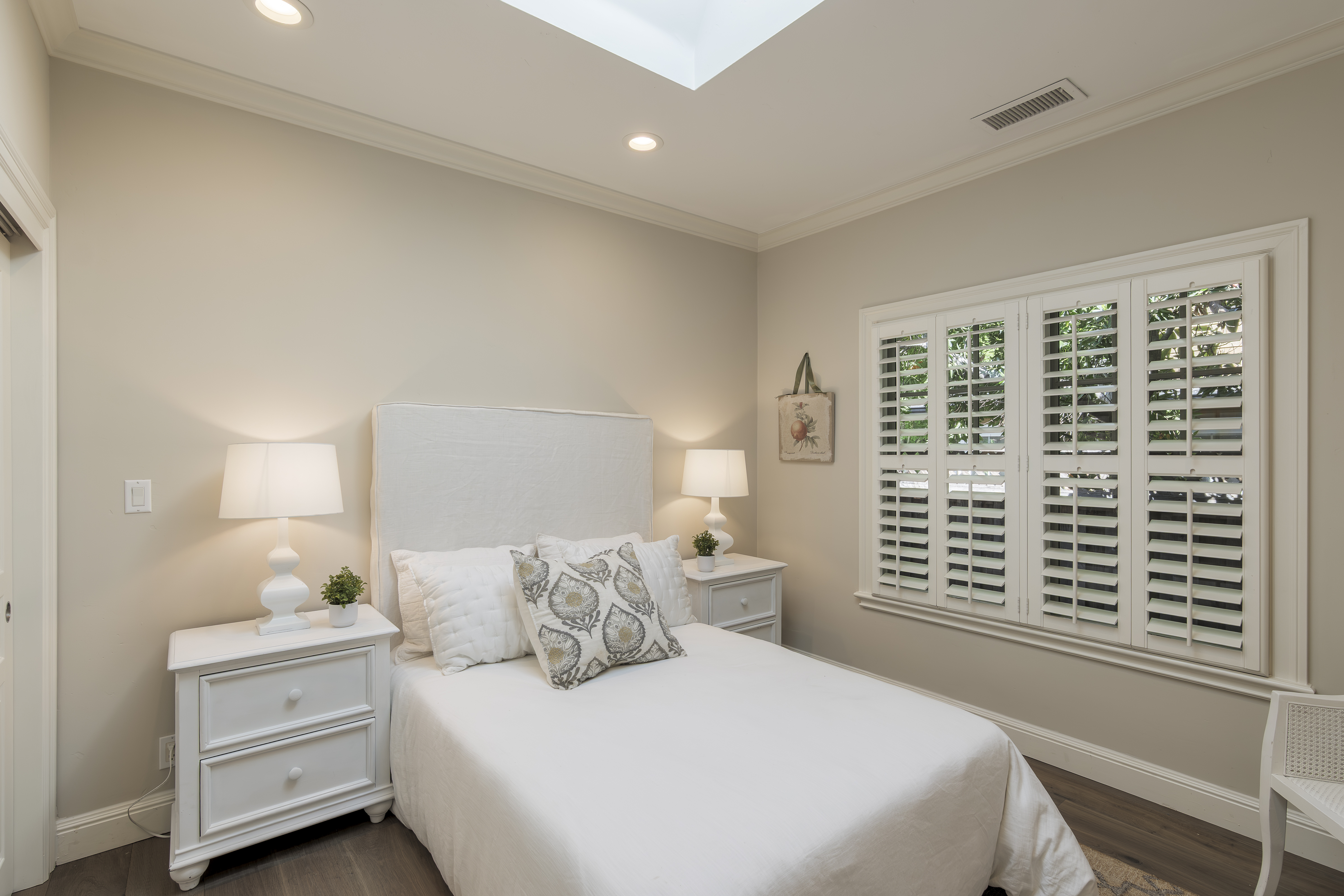  Beautifully Remodeled Craftsman-Inspired Home Located in the Willows - 物件實景