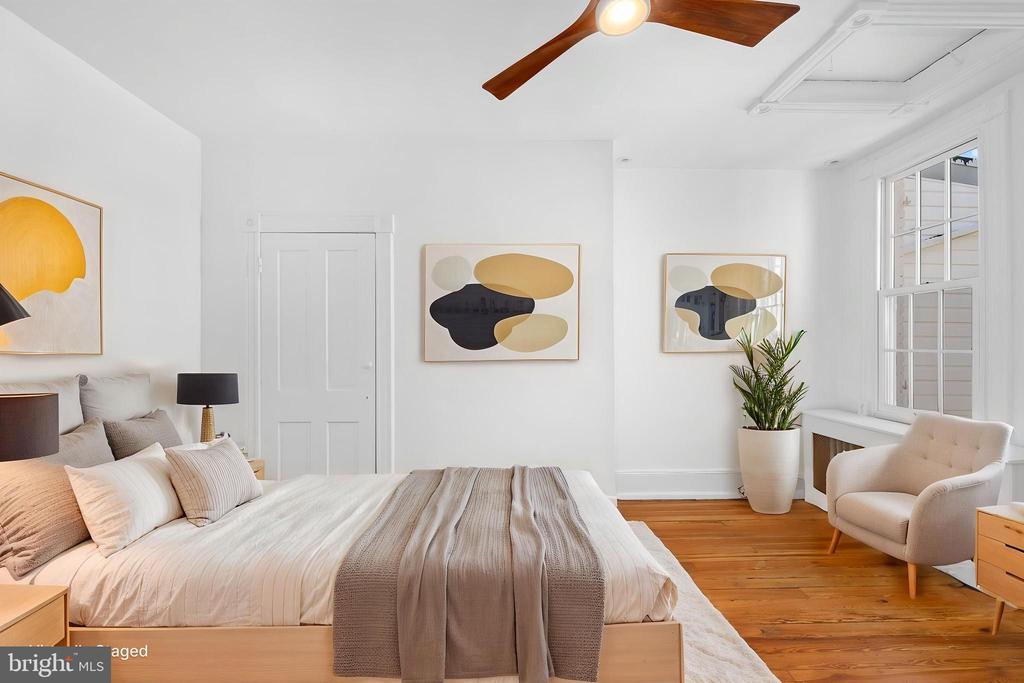Washington, District of Columbia, 20003, United States, 3 Bedrooms Bedrooms, ,4 BathroomsBathrooms,Residential,For Sale,2048828