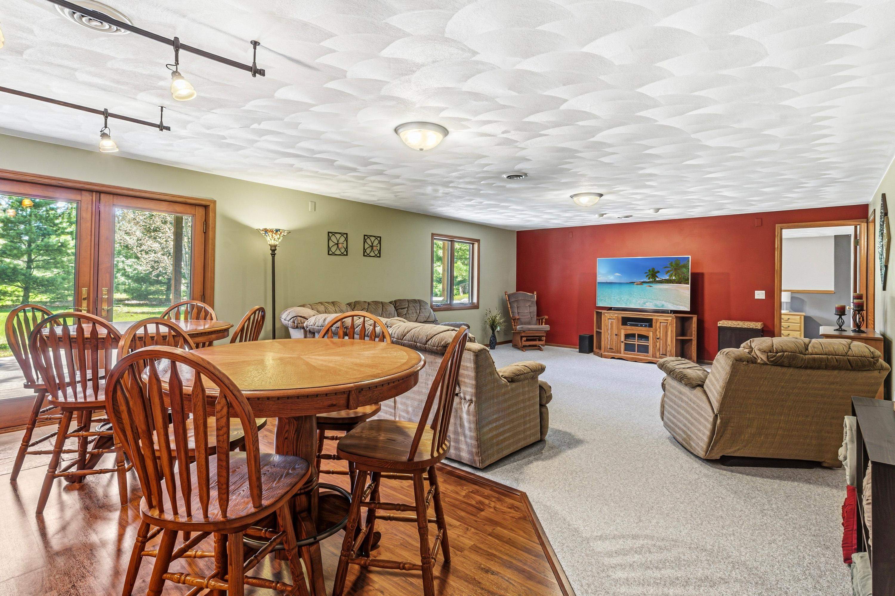 Spring Green, Wisconsin, 53588, United States, 4 Bedrooms Bedrooms, ,4 BathroomsBathrooms,Residential,For Sale,2040175