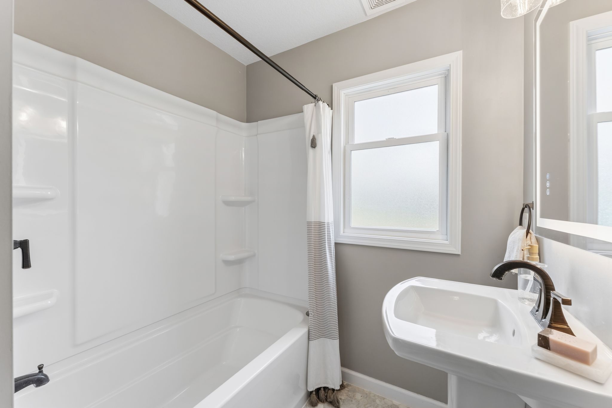  Stylish Renovation Meets Classic Charm - 物件實景