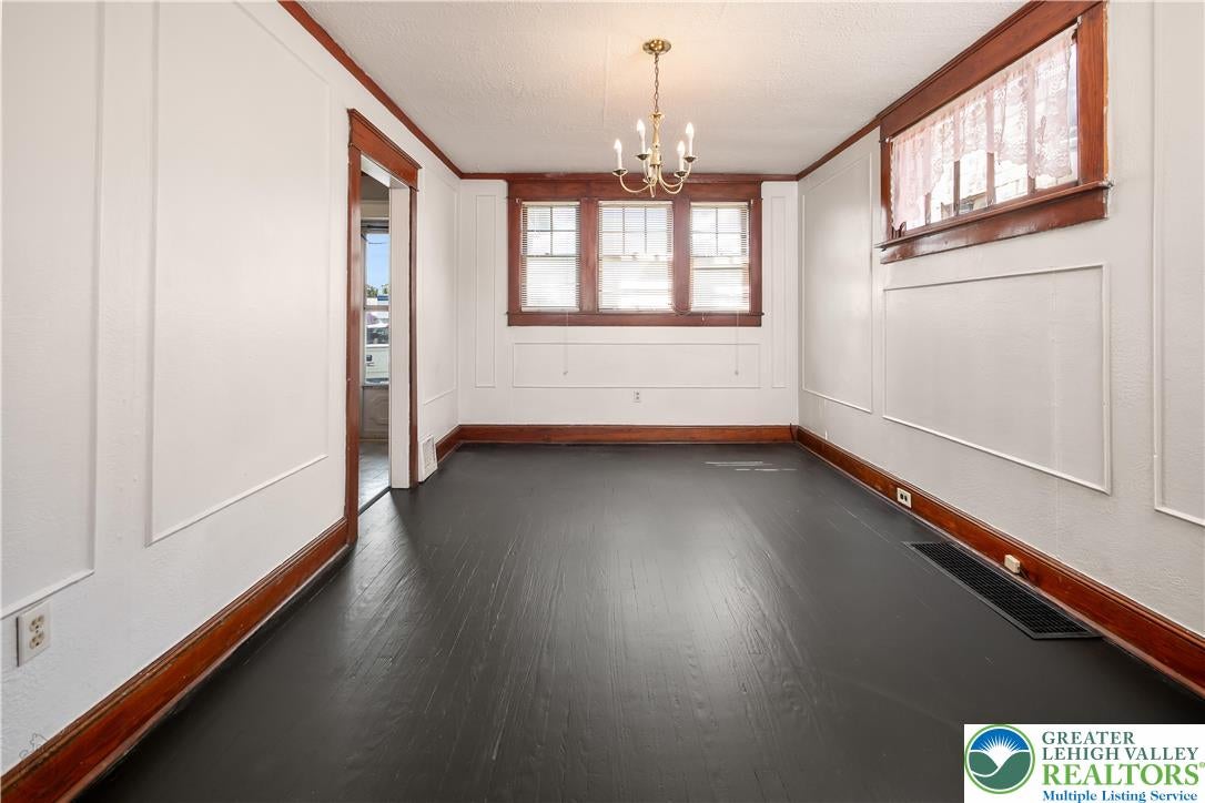 Palmer Twp, Pennsylvania, 18045, United States, 6 Bedrooms Bedrooms, ,2 BathroomsBathrooms,Residential,For Sale,1932812
