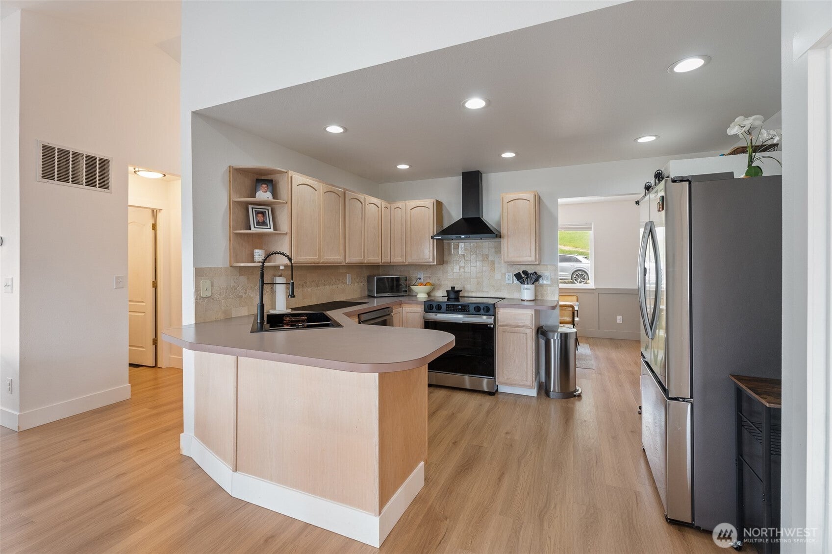 East Wenatchee, Washington, 98802, United States, 4 Bedrooms Bedrooms, ,3 BathroomsBathrooms,Residential,For Sale,1818784