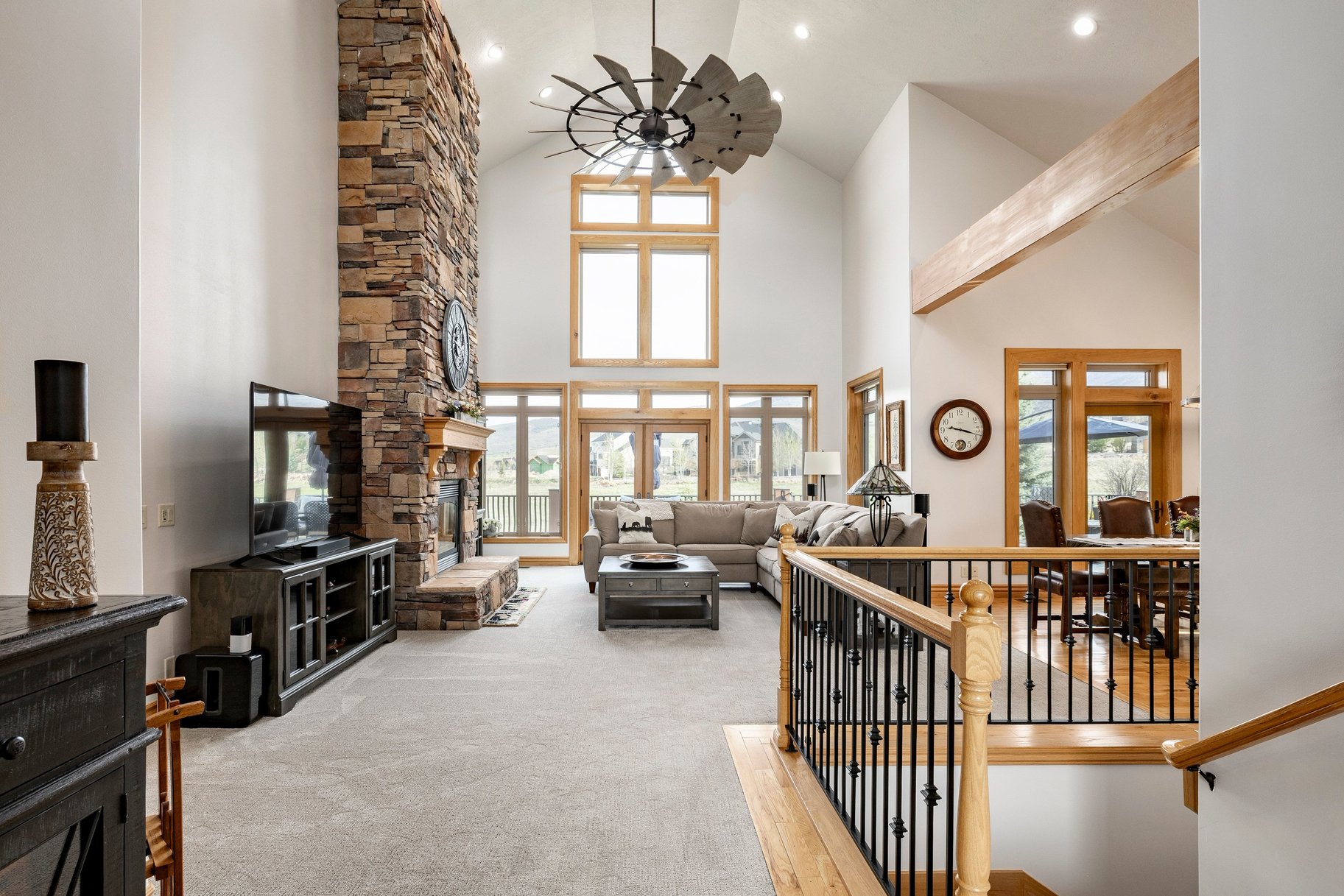  Exquisite Custom Home with 360-Degree Views - 物件實景