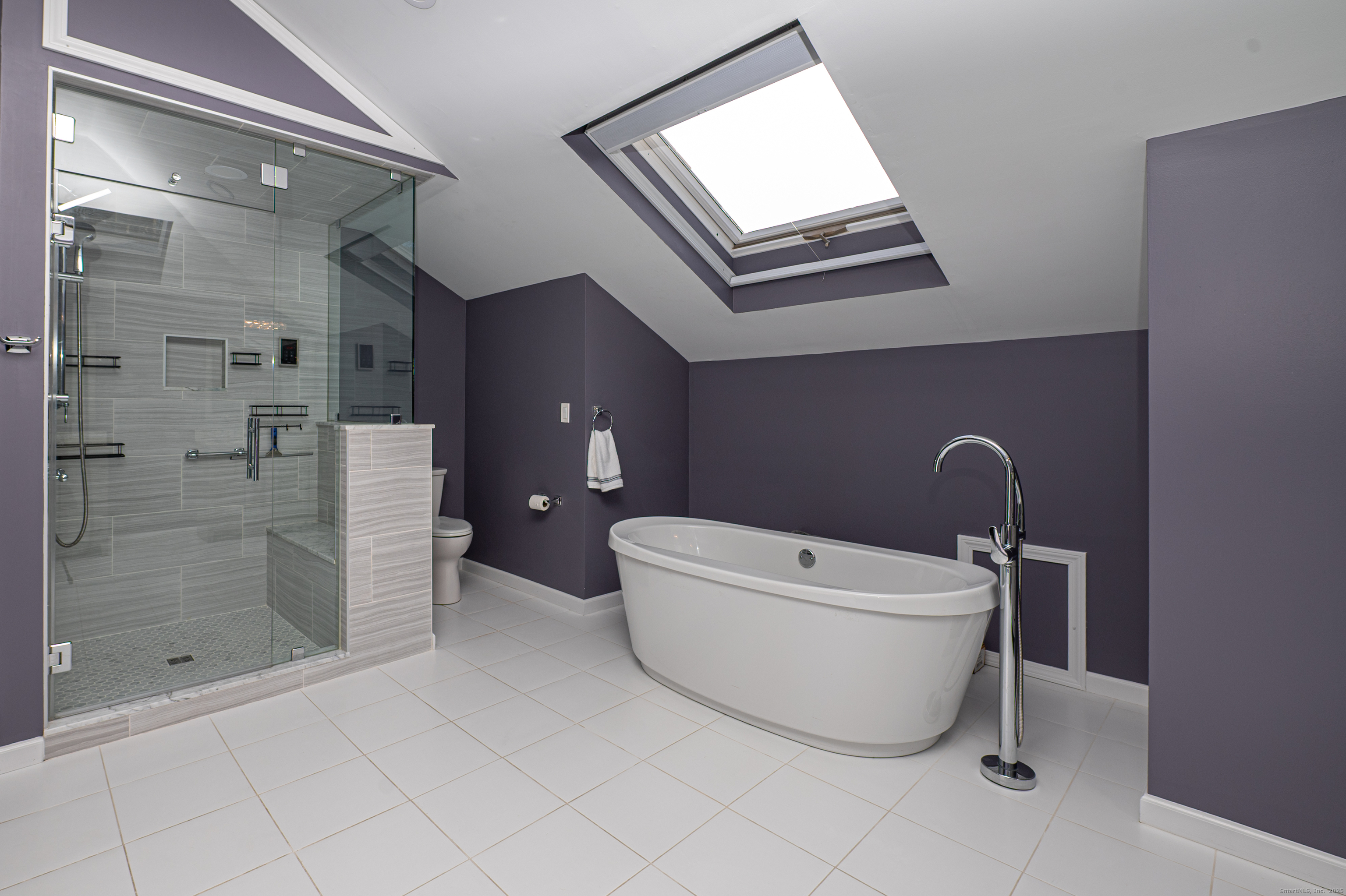 Branford, Connecticut, 06405, United States, 4 Bedrooms Bedrooms, ,4 BathroomsBathrooms,Residential,For Sale,2000721