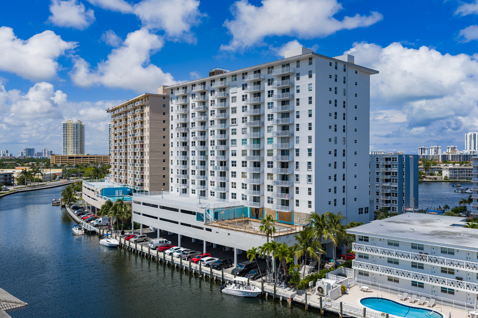  427 Golden Isles Dr, Hallandale Beach, FL, 33009 - 物件實景