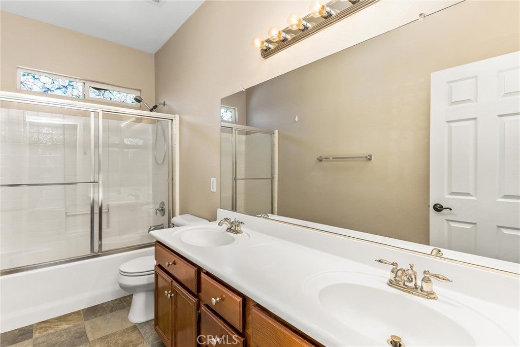 Highland, California, 92346, United States, 5 Bedrooms Bedrooms, ,5 BathroomsBathrooms,Residential,For Sale,1989215