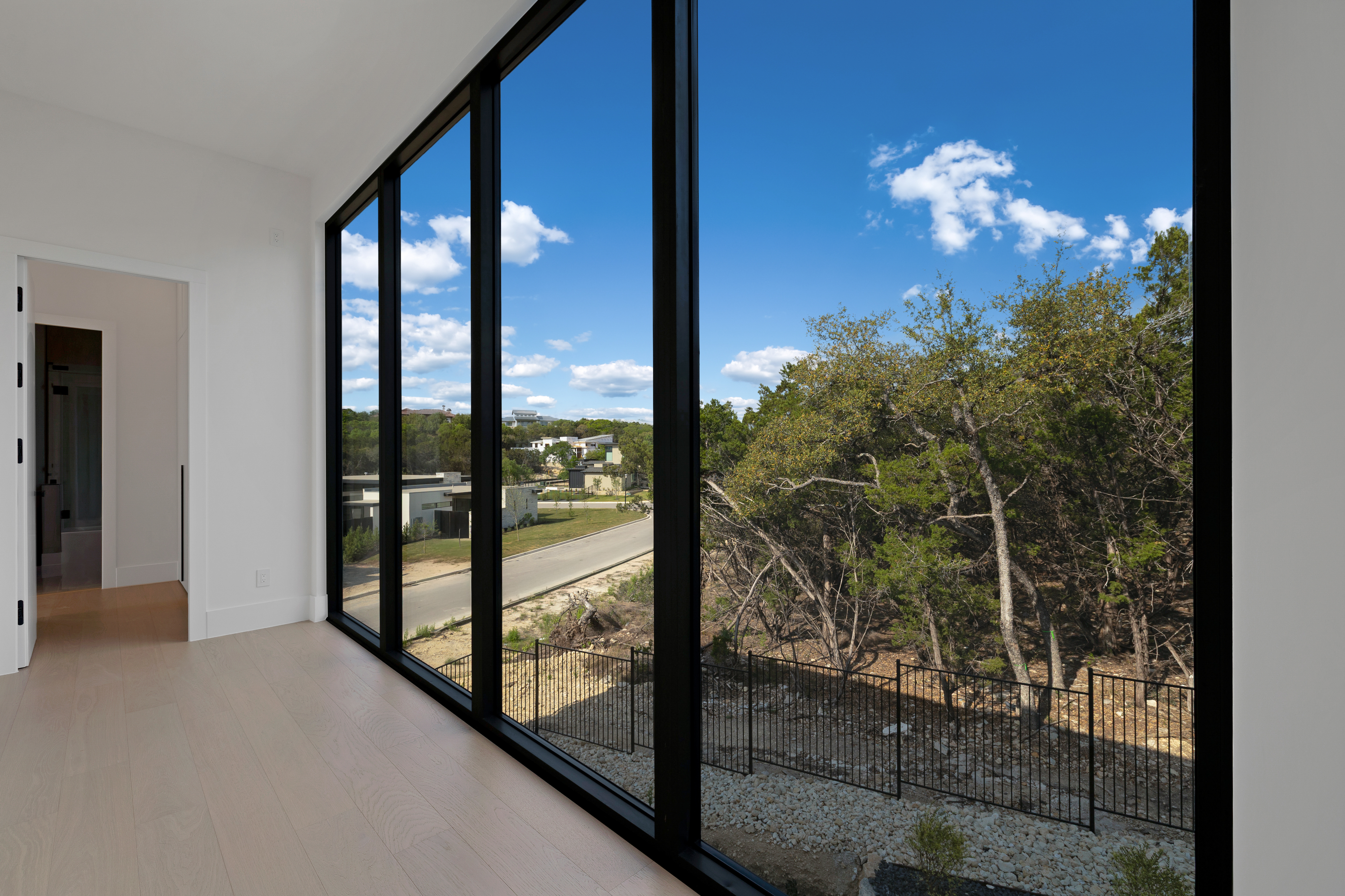  Bold Contemporary Estate for Elevated Living - 物件實景