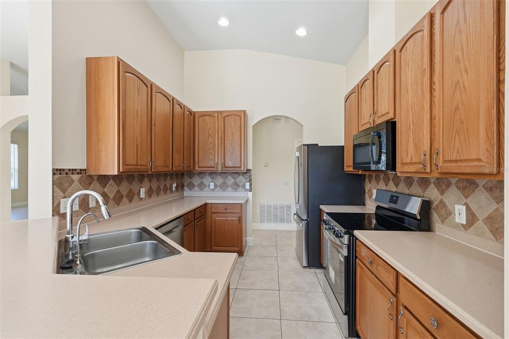 Tampa, Florida, 33635, United States, 4 Bedrooms Bedrooms, ,3 BathroomsBathrooms,Residential,For Sale,1988639