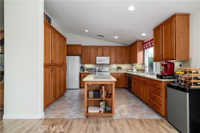 Murrieta, California, 92563, United States, 3 Bedrooms Bedrooms, ,2 BathroomsBathrooms,Residential,For Sale,1989095