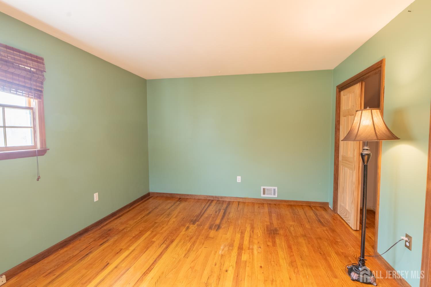 East Brunswick, New Jersey, 08816, United States, 3 Bedrooms Bedrooms, ,2 BathroomsBathrooms,Residential,For Sale,2002265