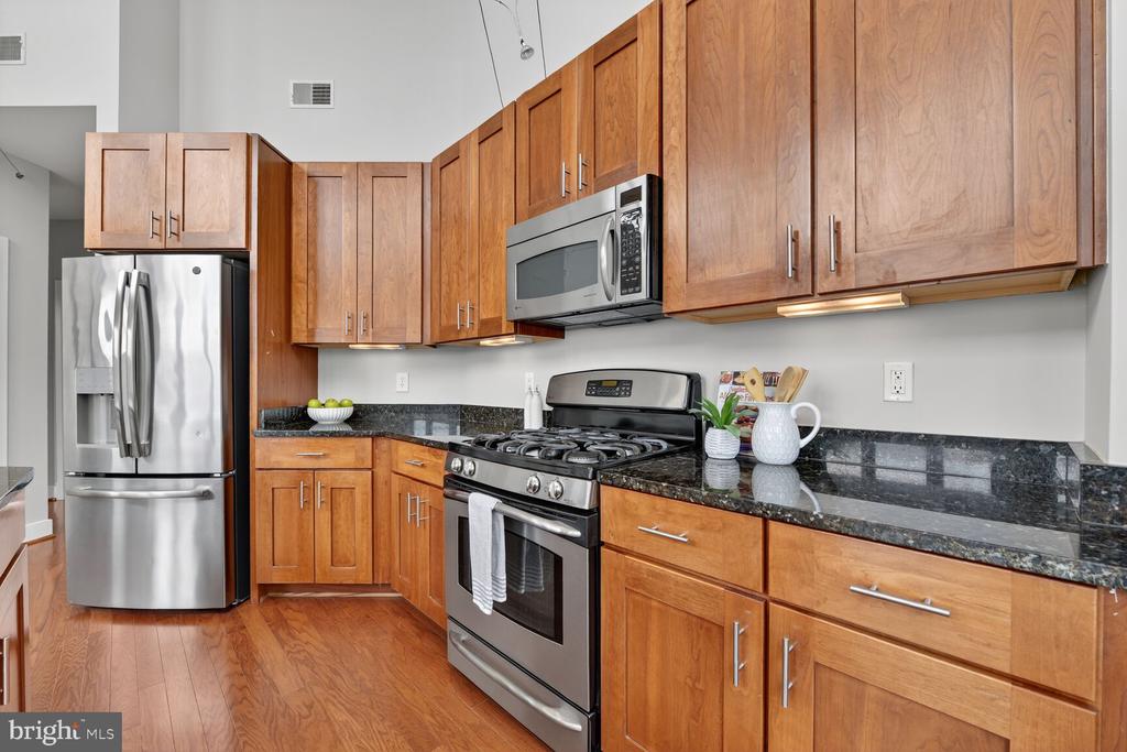 Arlington, Virginia, 22201, United States, 2 Bedrooms Bedrooms, ,2 BathroomsBathrooms,Residential,For Sale,1927773