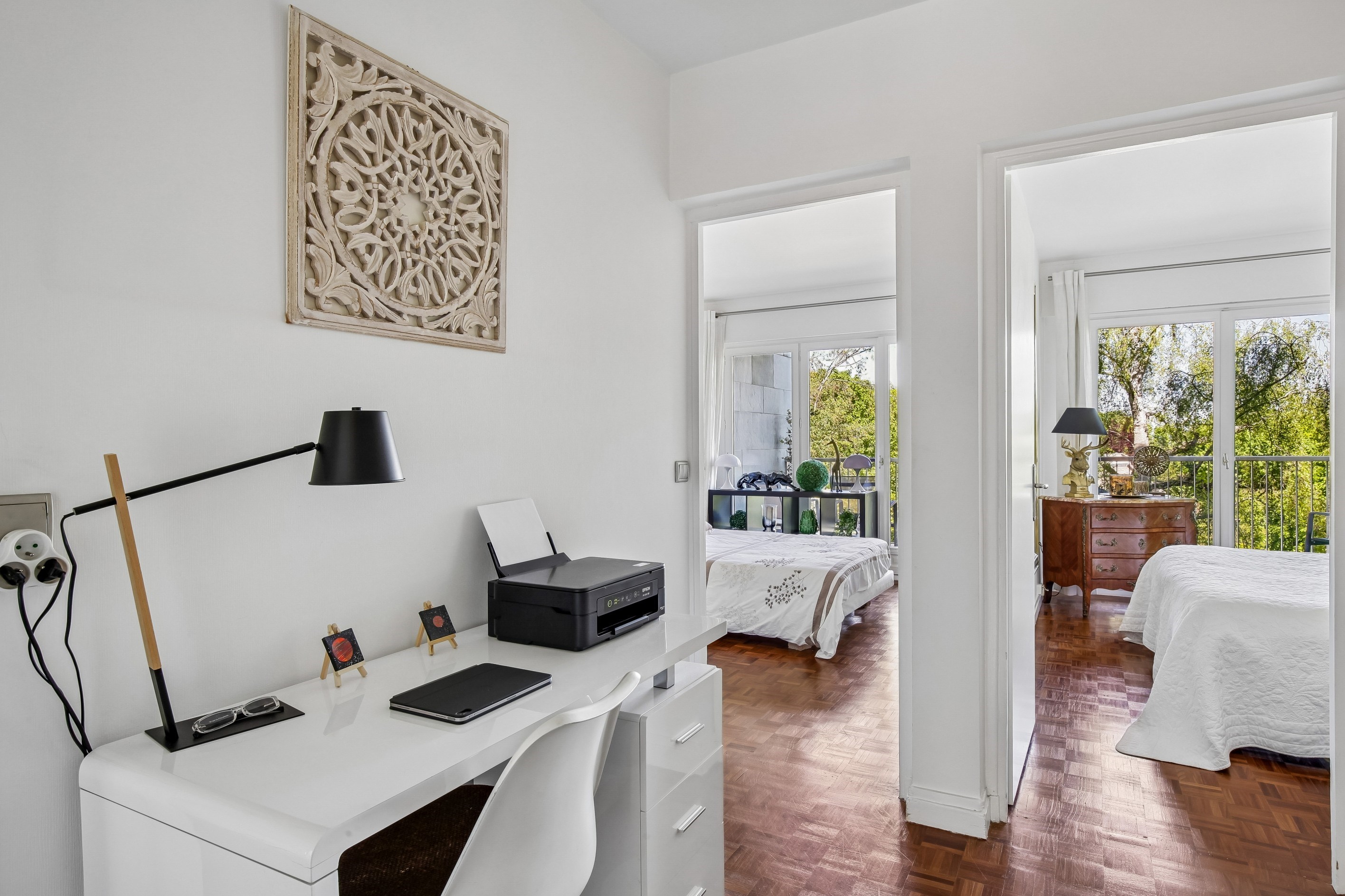  Sun-Filled Apartment with Terrace, Balcony and Open Green Views - 物件實景