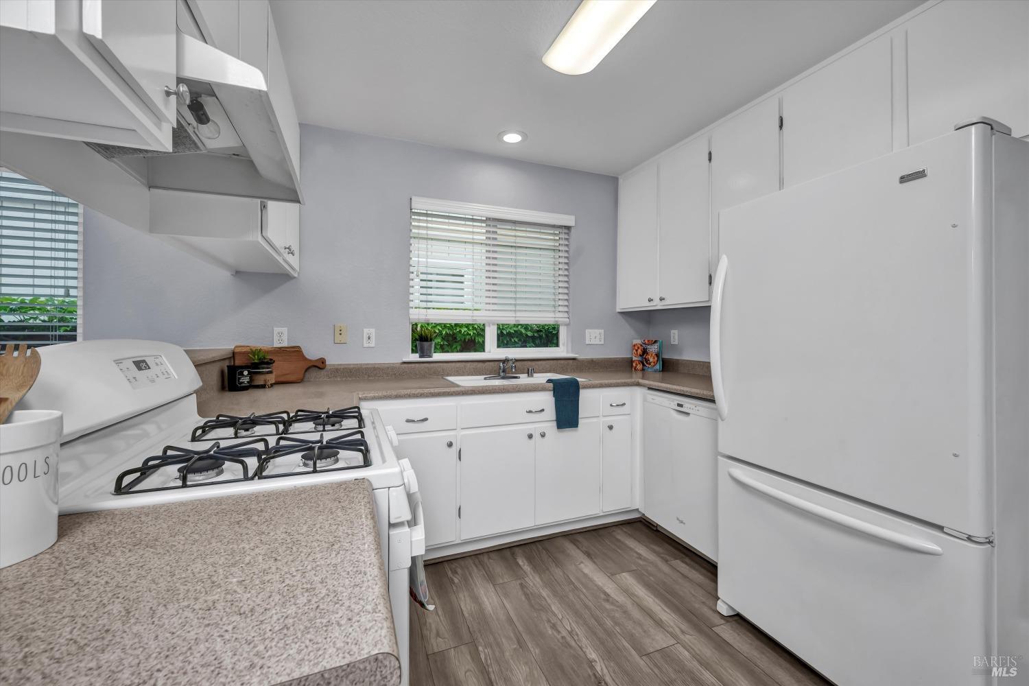 Santa Rosa, California, 95403, United States, 2 Bedrooms Bedrooms, ,3 BathroomsBathrooms,Residential,For Sale,1785942