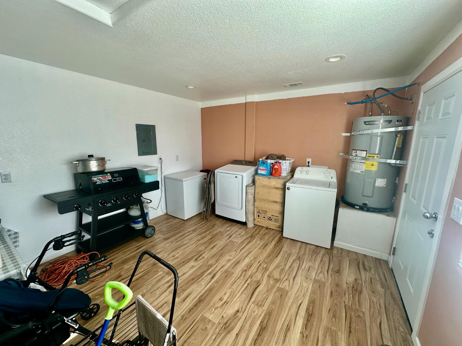 Lodi, California, 95240, United States, 3 Bedrooms Bedrooms, ,2 BathroomsBathrooms,Residential,For Sale,2009722