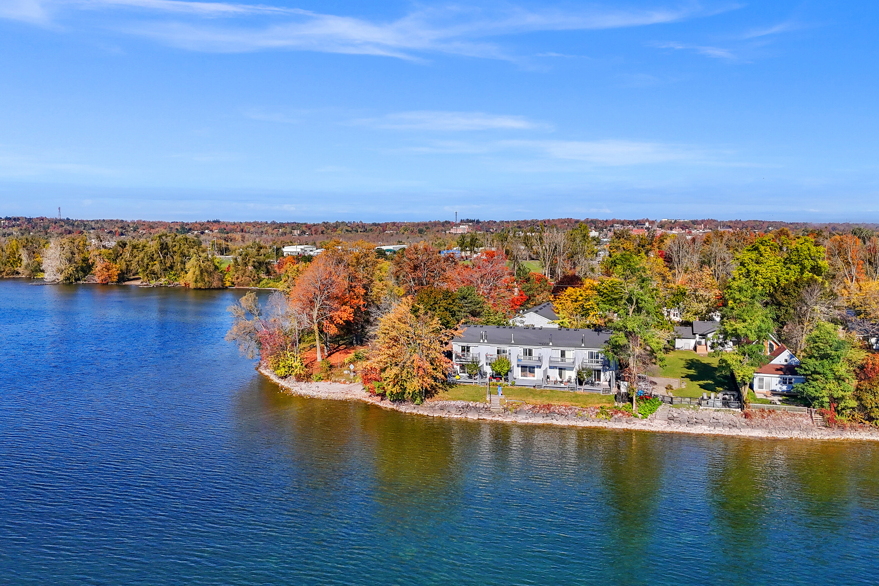  Rare Lakefront Living - 物件實景