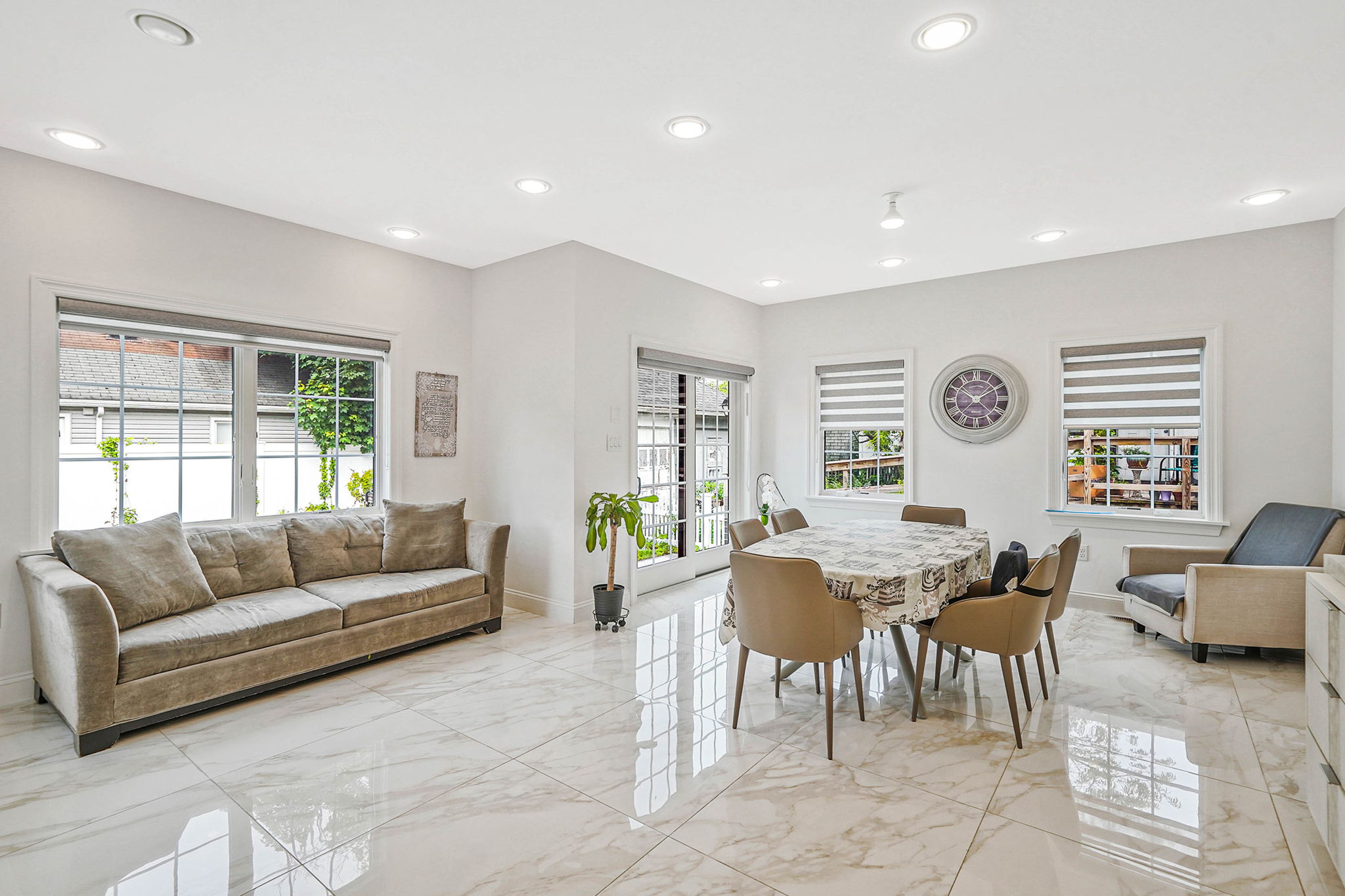 Cedarhurst, New York, 11516, United States, 5 Bedrooms Bedrooms, ,5 BathroomsBathrooms,Residential,For Sale,1851144