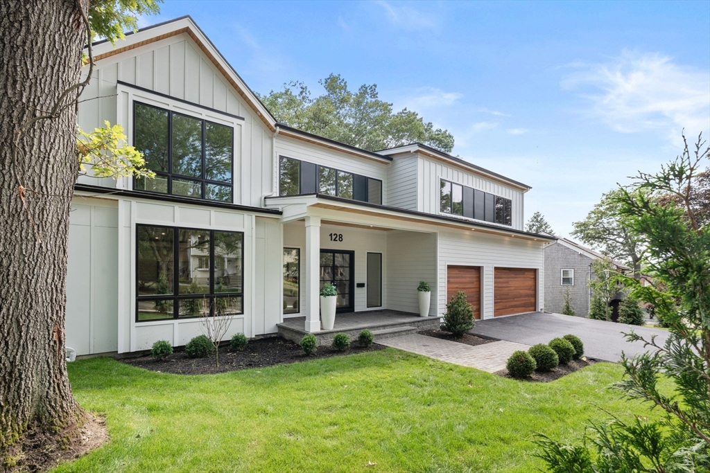 Newton, Massachusetts, 02461, United States, 6 Bedrooms Bedrooms, ,7 BathroomsBathrooms,Residential,For Sale,1882798
