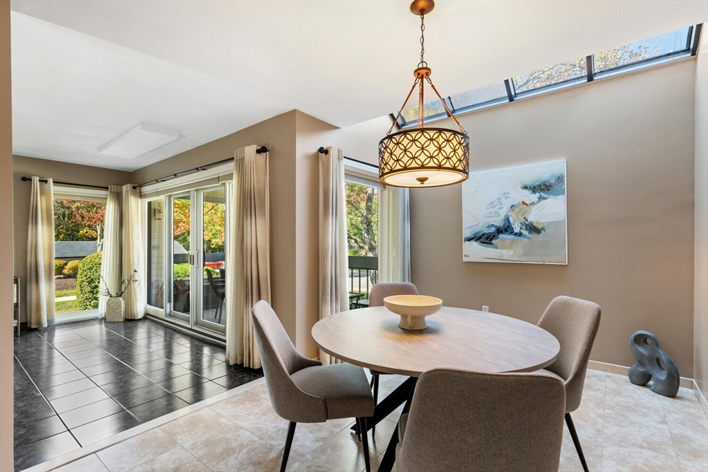 Peabody, Massachusetts, 01940, United States, 2 Bedrooms Bedrooms, ,3 BathroomsBathrooms,Residential,For Sale,1989957