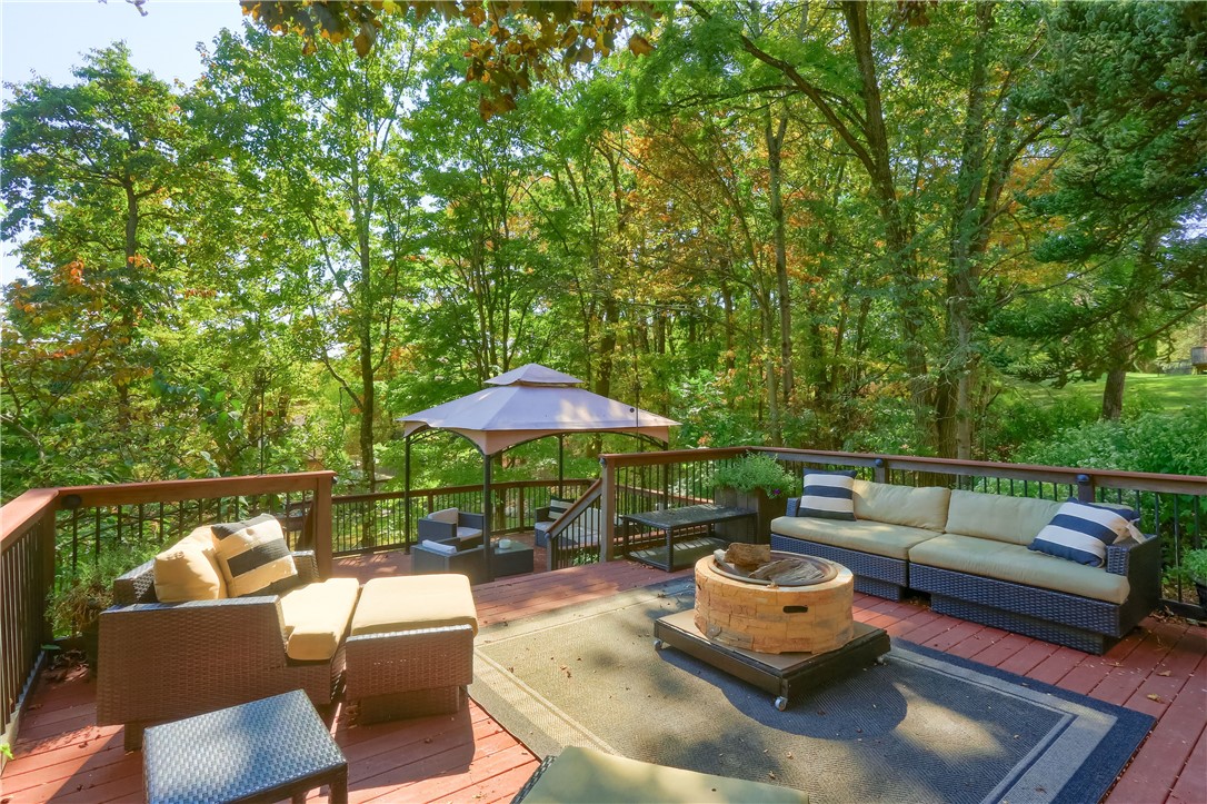 Pine Twp, Pennsylvania, 15044, United States, 4 Bedrooms Bedrooms, ,3 BathroomsBathrooms,Residential,For Sale,1951267