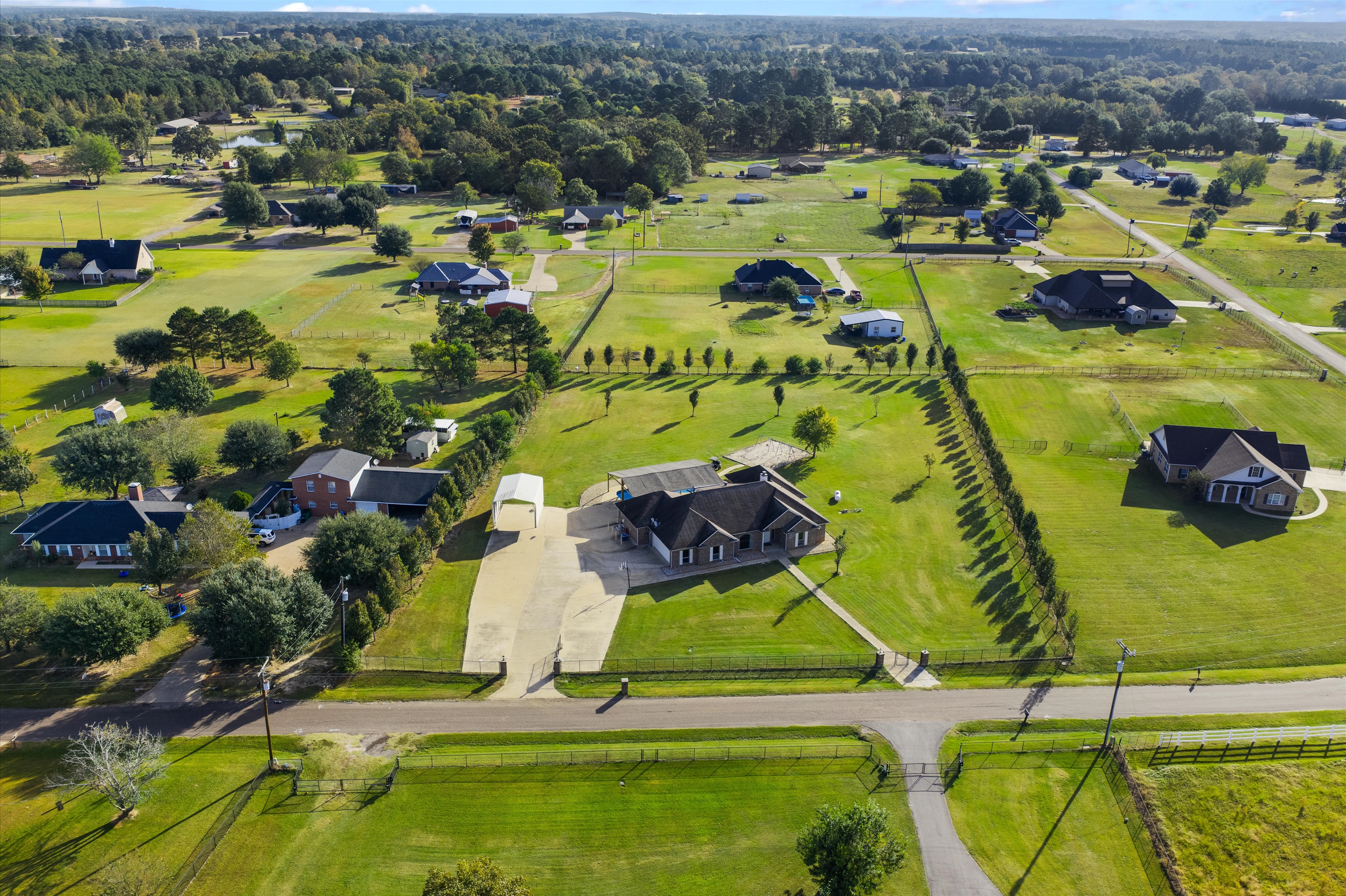 Henderson, Texas, 75654, United States, 5 Bedrooms Bedrooms, ,3 BathroomsBathrooms,Residential,For Sale,1983255