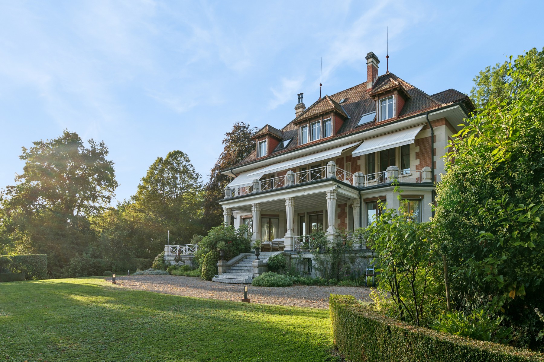  Lavaux: Iconic villa with views of Lake Geneva and the Alps, on a property of ne - 物件實景