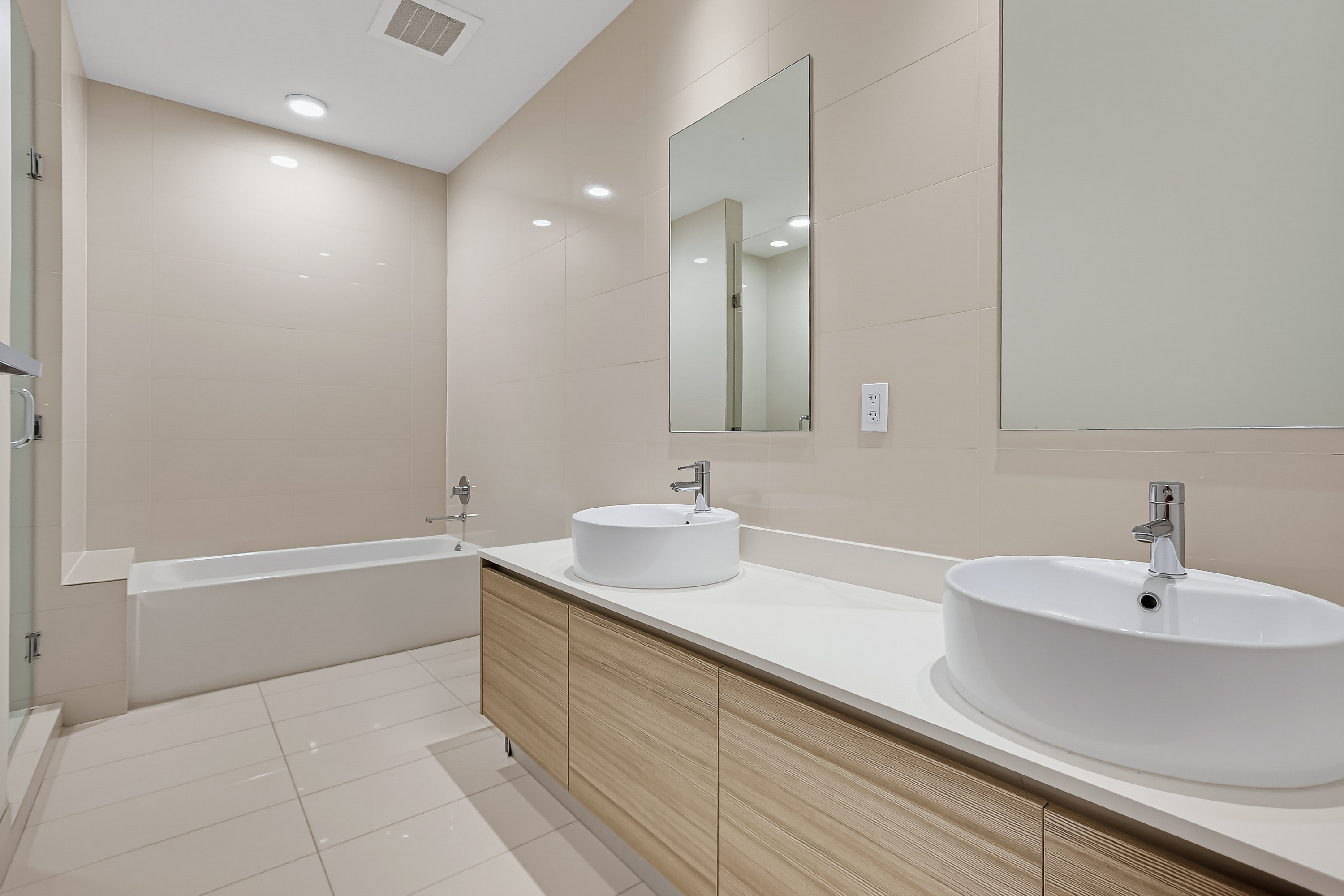  121 NE 34th St, Miami, FL, 33137 - 物件實景