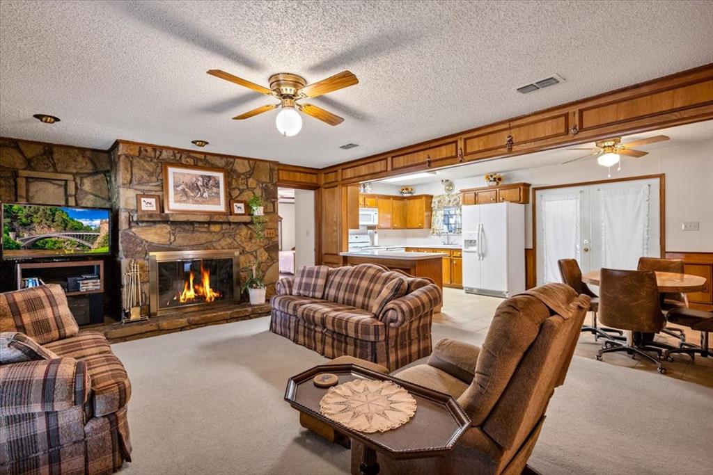 Kaufman, Texas, 75142, United States, 3 Bedrooms Bedrooms, ,2 BathroomsBathrooms,Residential,For Sale,1848066