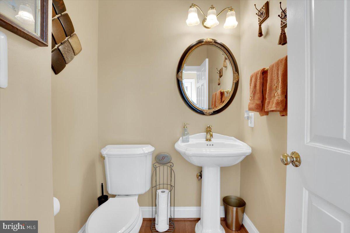 Hamilton, Virginia, 20158, United States, 4 Bedrooms Bedrooms, ,5 BathroomsBathrooms,Residential,For Sale,1987096