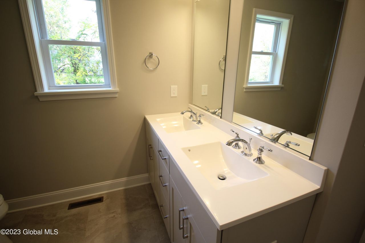 Clifton Park, New York, 12065, United States, 4 Bedrooms Bedrooms, ,3 BathroomsBathrooms,Residential,For Sale,1933145