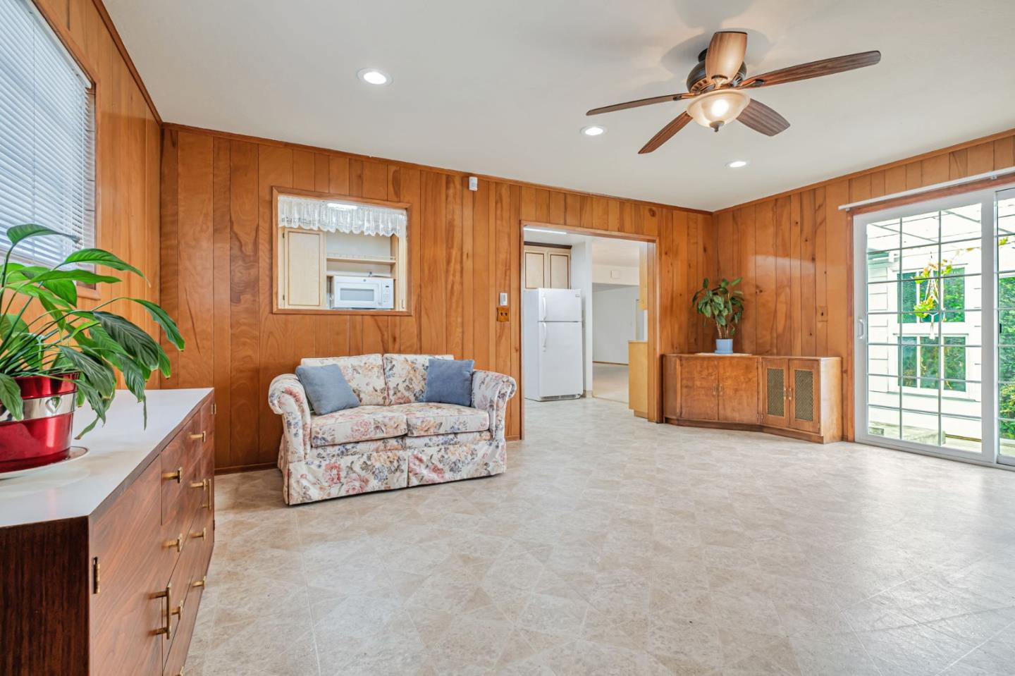 Watsonville, California, 95076, United States, 3 Bedrooms Bedrooms, ,2 BathroomsBathrooms,Residential,For Sale,1885327