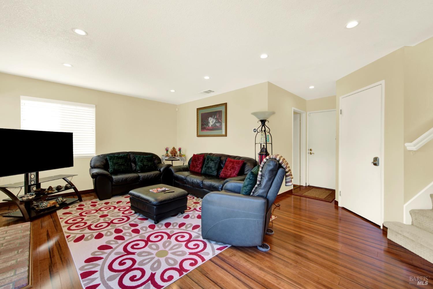 Dixon, California, 95620, United States, 4 Bedrooms Bedrooms, ,3 BathroomsBathrooms,Residential,For Sale,1987907