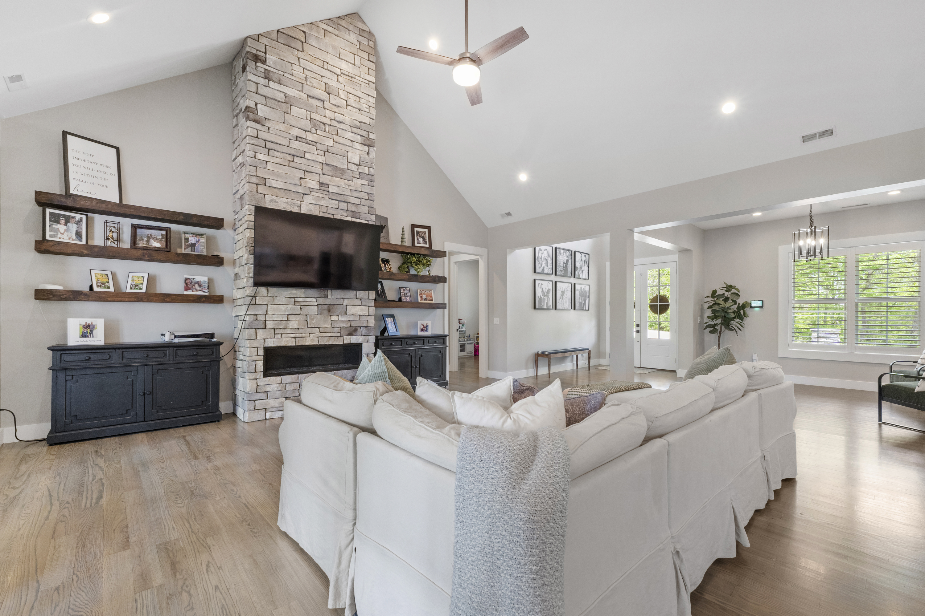 Huntington, West Virginia, 25701, United States, 6 Bedrooms Bedrooms, ,6 BathroomsBathrooms,Residential,For Sale,1977823