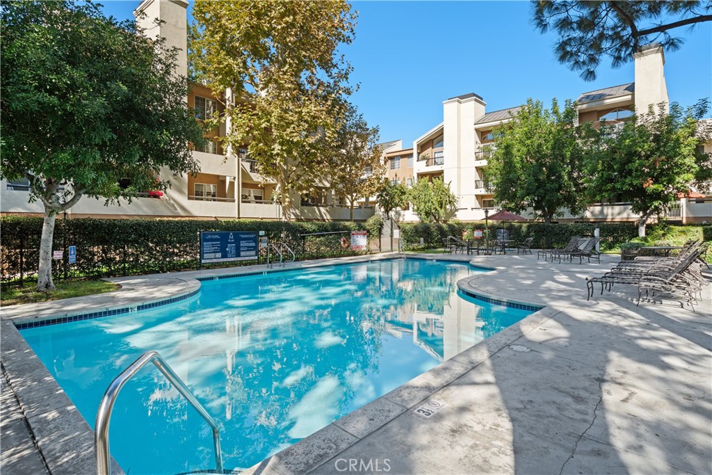 Woodland Hills, California, 91367, United States, 2 Bedrooms Bedrooms, ,2 BathroomsBathrooms,Residential,For Sale,1966516