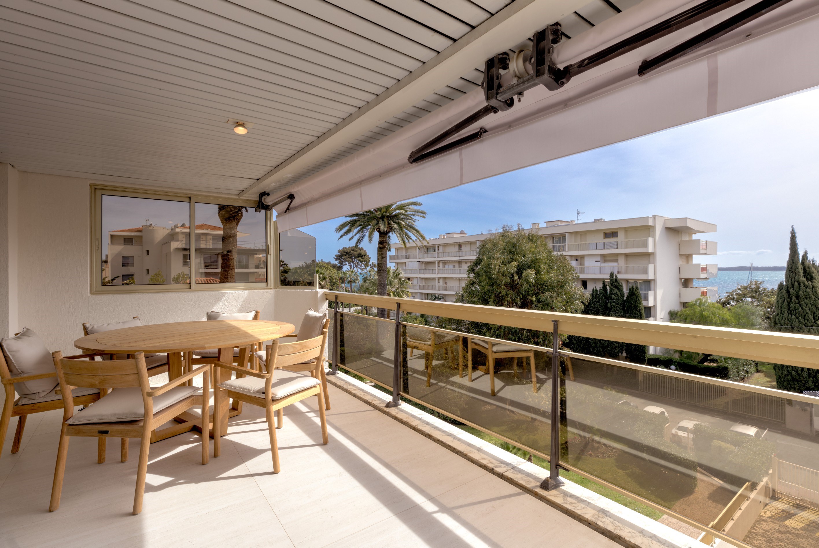  Renovated 3-bedroom apartment with sea view and terrace – Palm Beach, Cannes - 物件實景