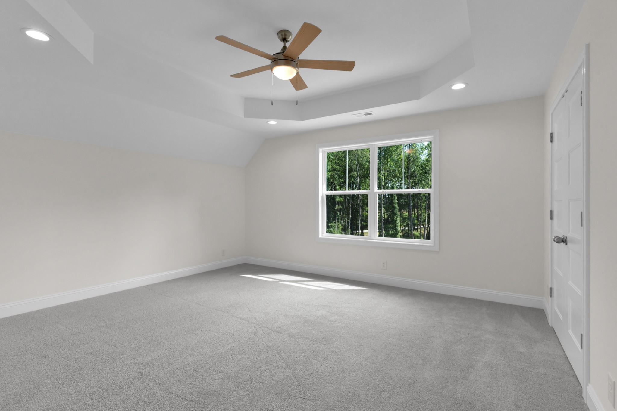 Clarksville, Tennessee, 37043, United States, 4 Bedrooms Bedrooms, ,4 BathroomsBathrooms,Residential,For Sale,1921521